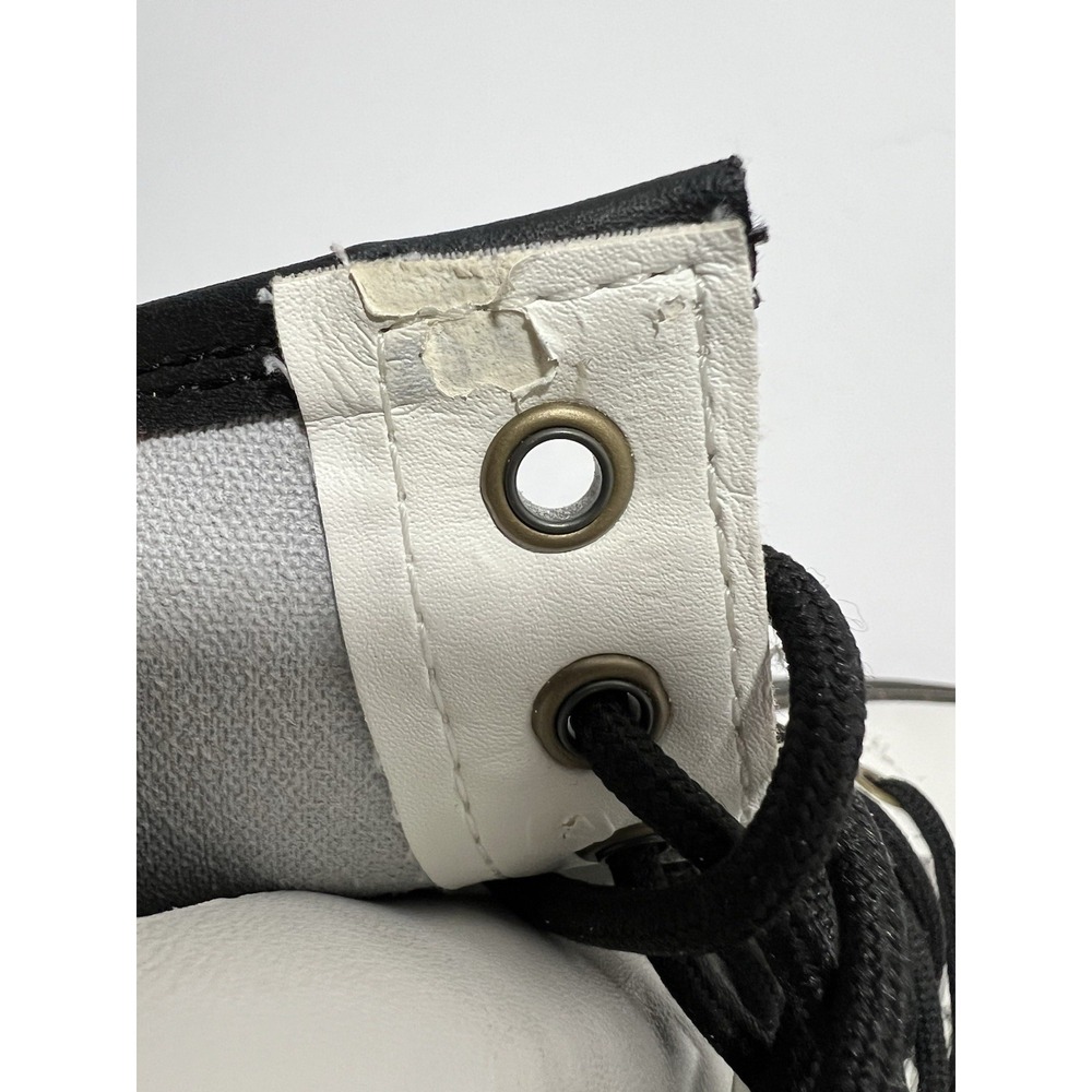 DR. MARTENS Zavala Women's 7 / Men's 6 White Leather Combat Boots Grunge Punk - Picture 12 of 12